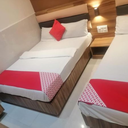 Ruby Hotel Мумбай Екстериор снимка
